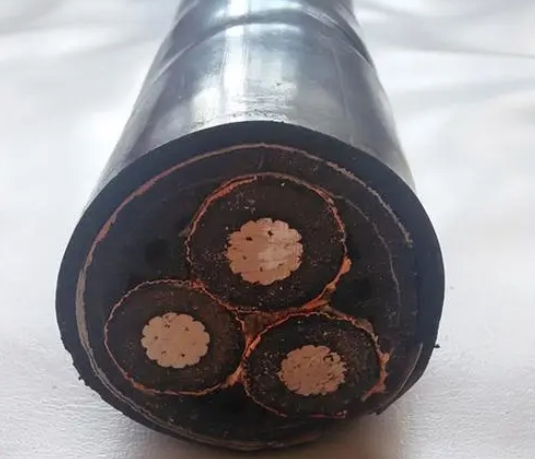 阻燃高壓電力電纜的特點(diǎn)及其在機(jī)場建設(shè)中的重要性.jpg